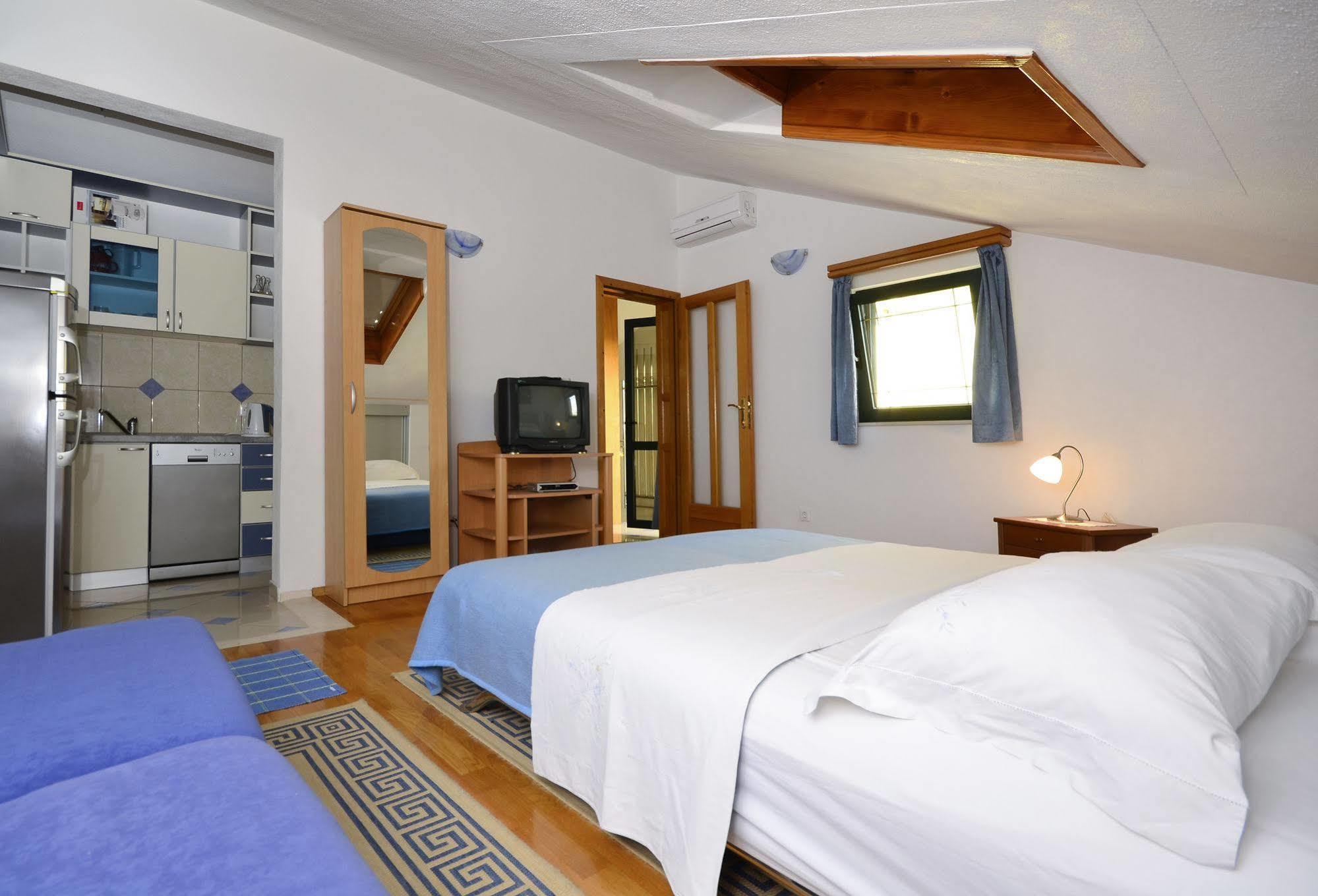 House Topic Baska Voda Exterior photo