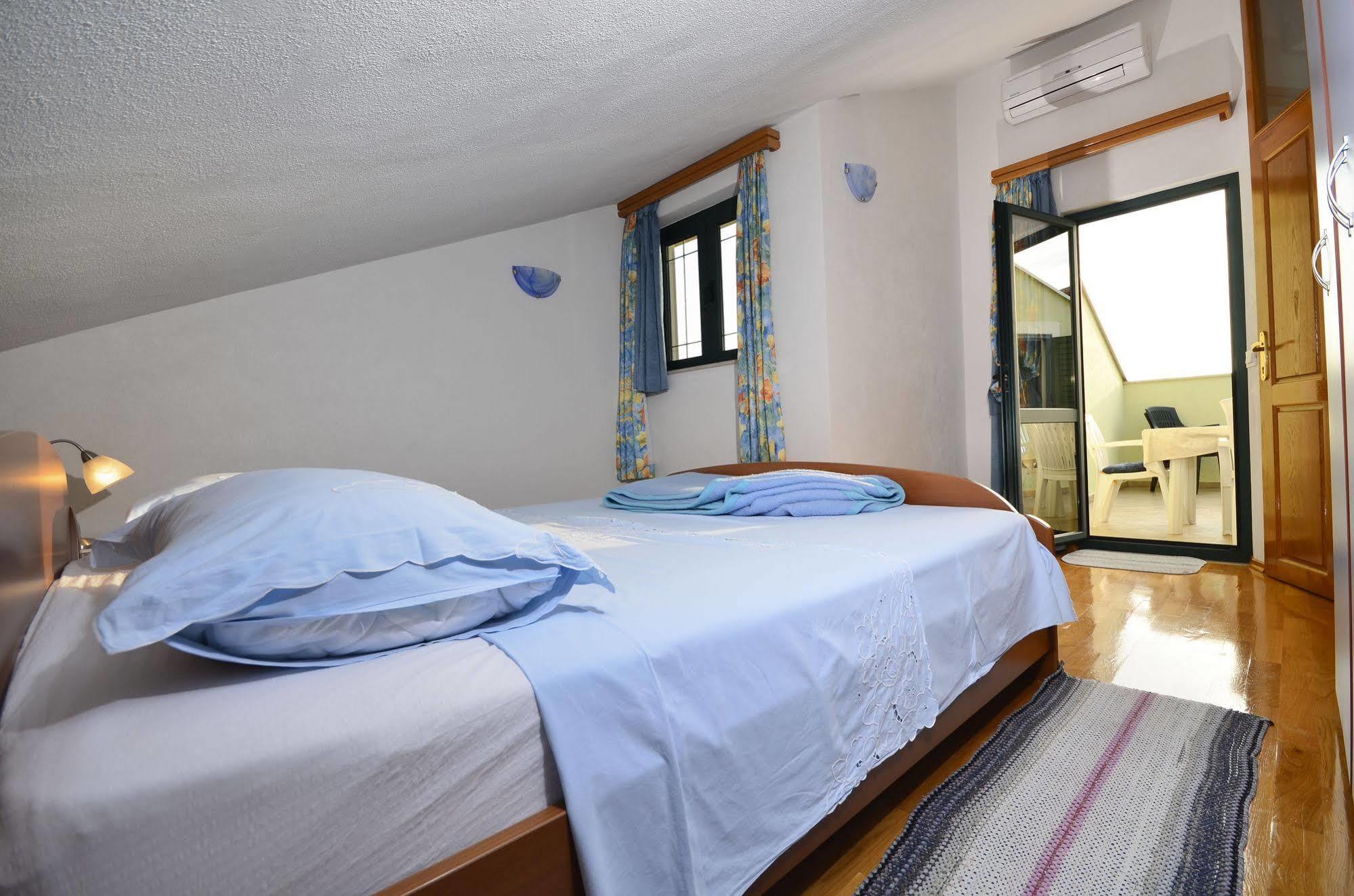 House Topic Baska Voda Exterior photo
