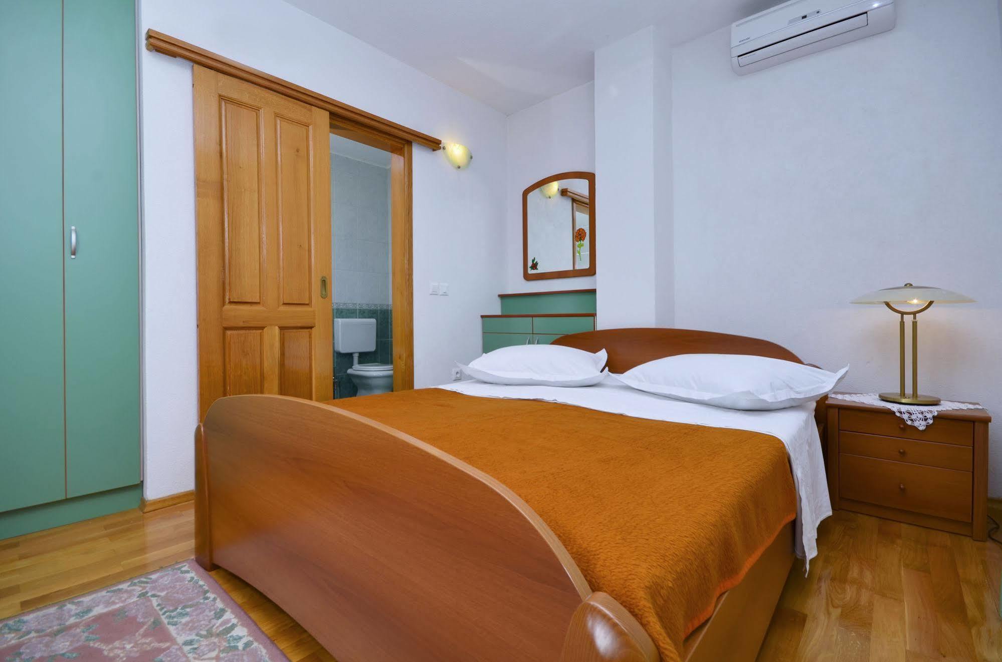 House Topic Baska Voda Exterior photo